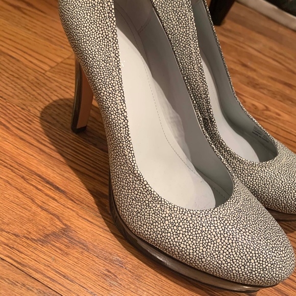 Calvin Klein Leather Kendall Pumps, Stingray - NWT - Picture 6 of 8